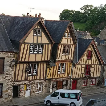 Maison Quartier Medieval Au Pied Du Chateau Fougeres Exterior photo